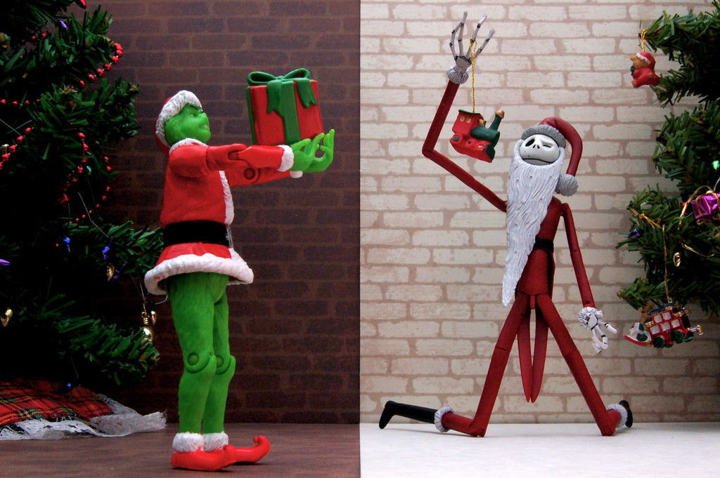 A Santa Jack Skellington action figure facing off with a Santa Grinch