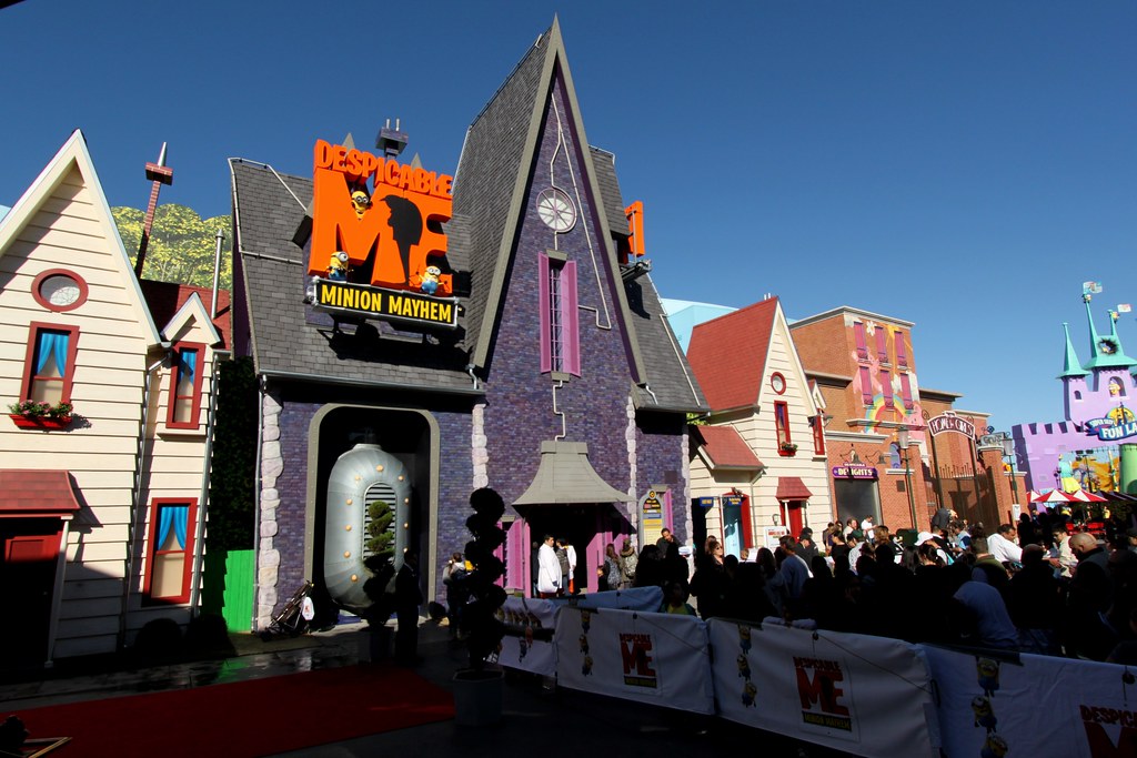 The Despicable Me Minion Mayhem facade