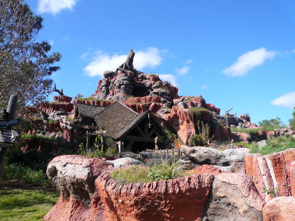 Splash Mountain at Magic Kingdom before it became Tiana's Bayou Adventure