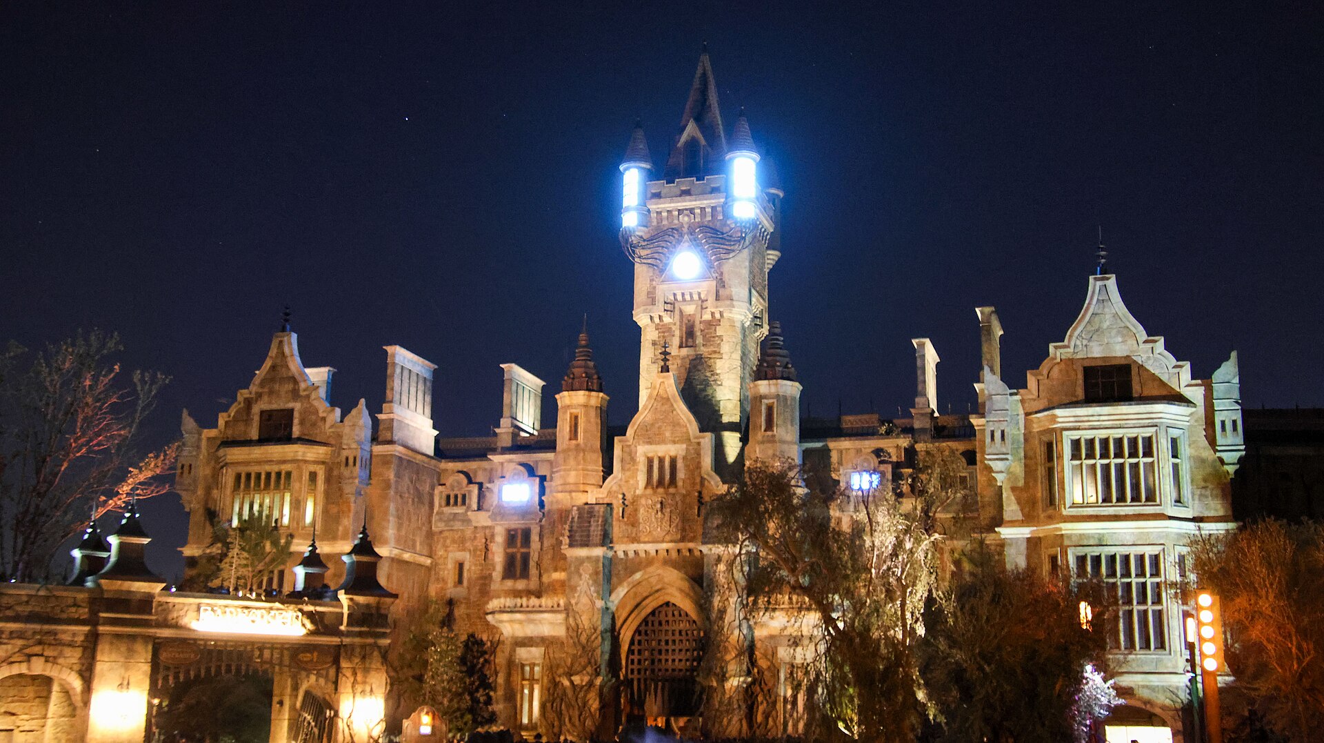 Frankenstein Manor in Dark Universe at Epic Universe at night