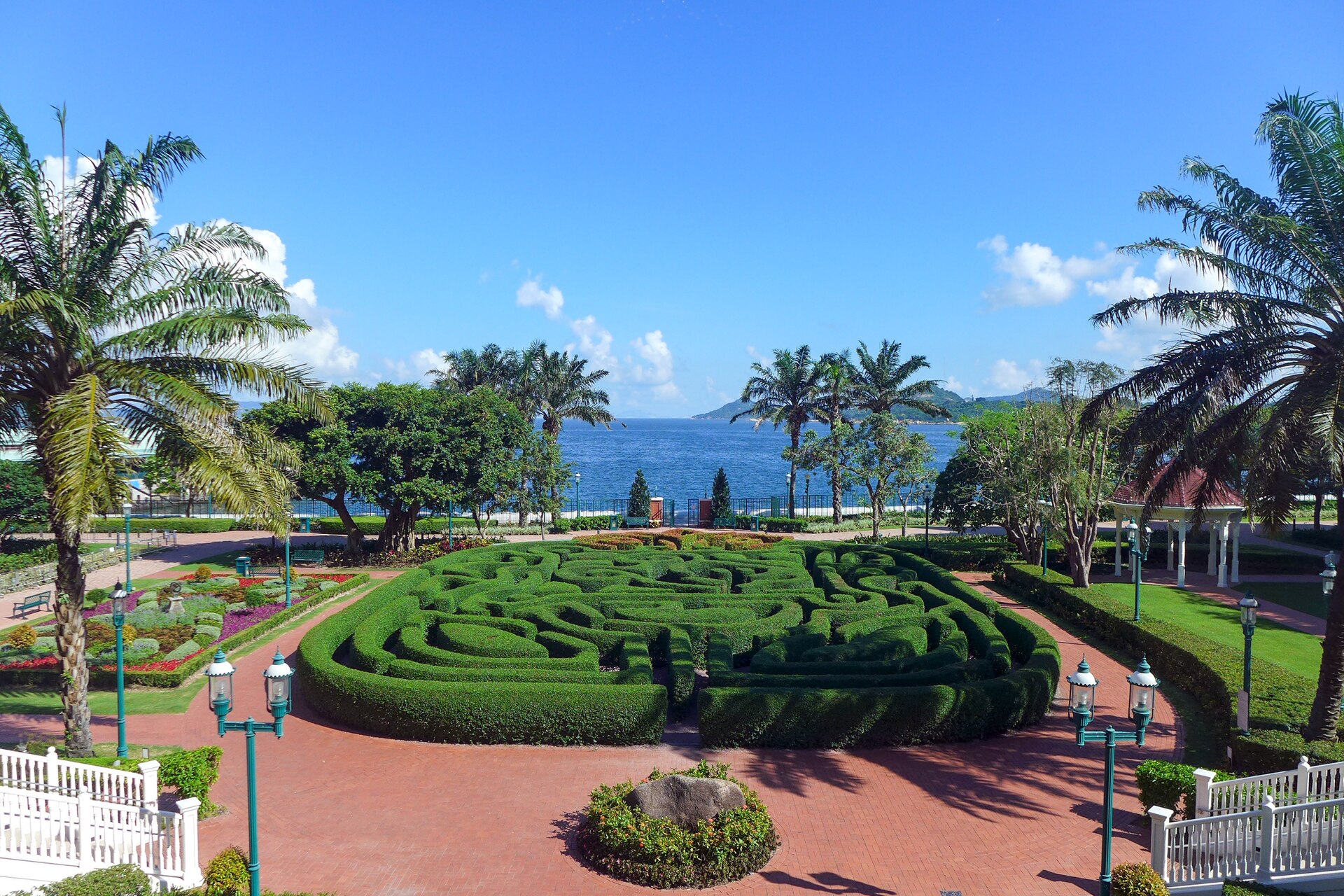The hedge maze in the hotel gardens, with the bay beyond.